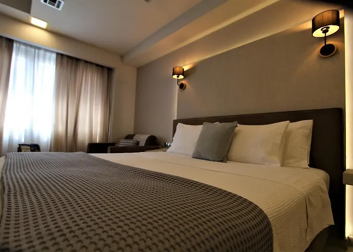 Aiolos Apartments Ermou 64 2Nd Floor Suites